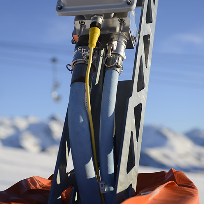 Air and water semi-rigid hoses in use