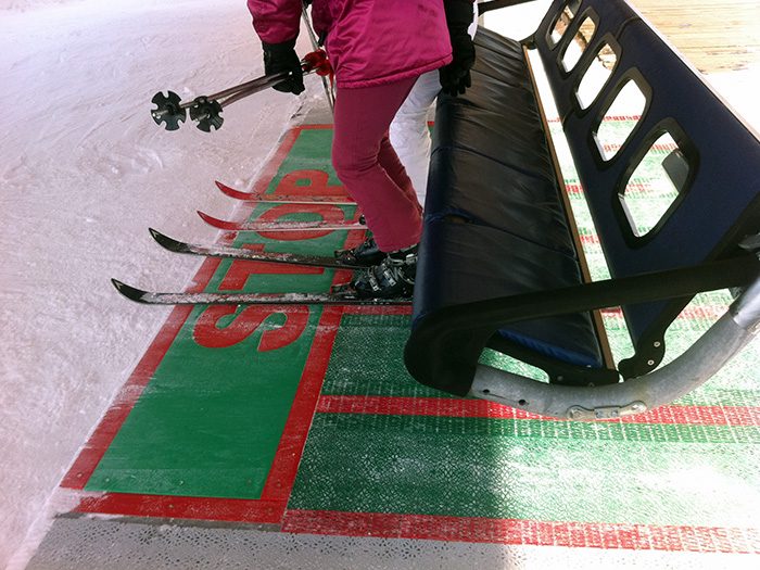 Chairlift embarking area with STOP plate and positioning lanes in BERGO tiles